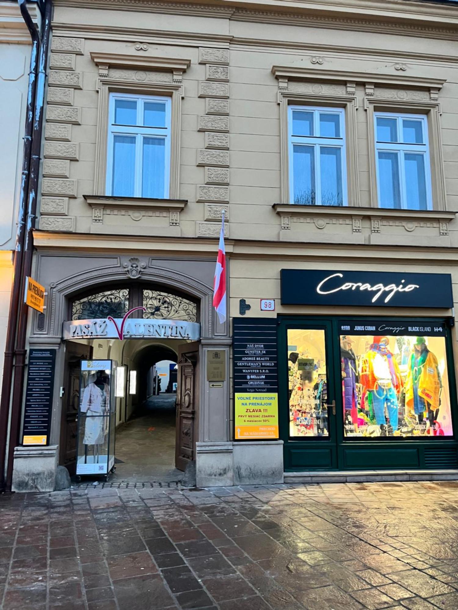 Apartment On The Main Street With Parking Old Town Kosice Exterior photo